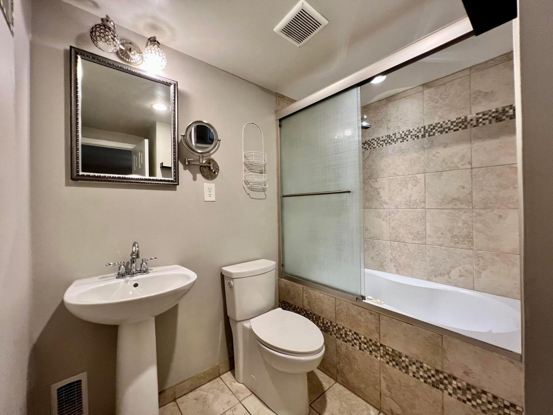 1005 Kirby Drive Photo 11