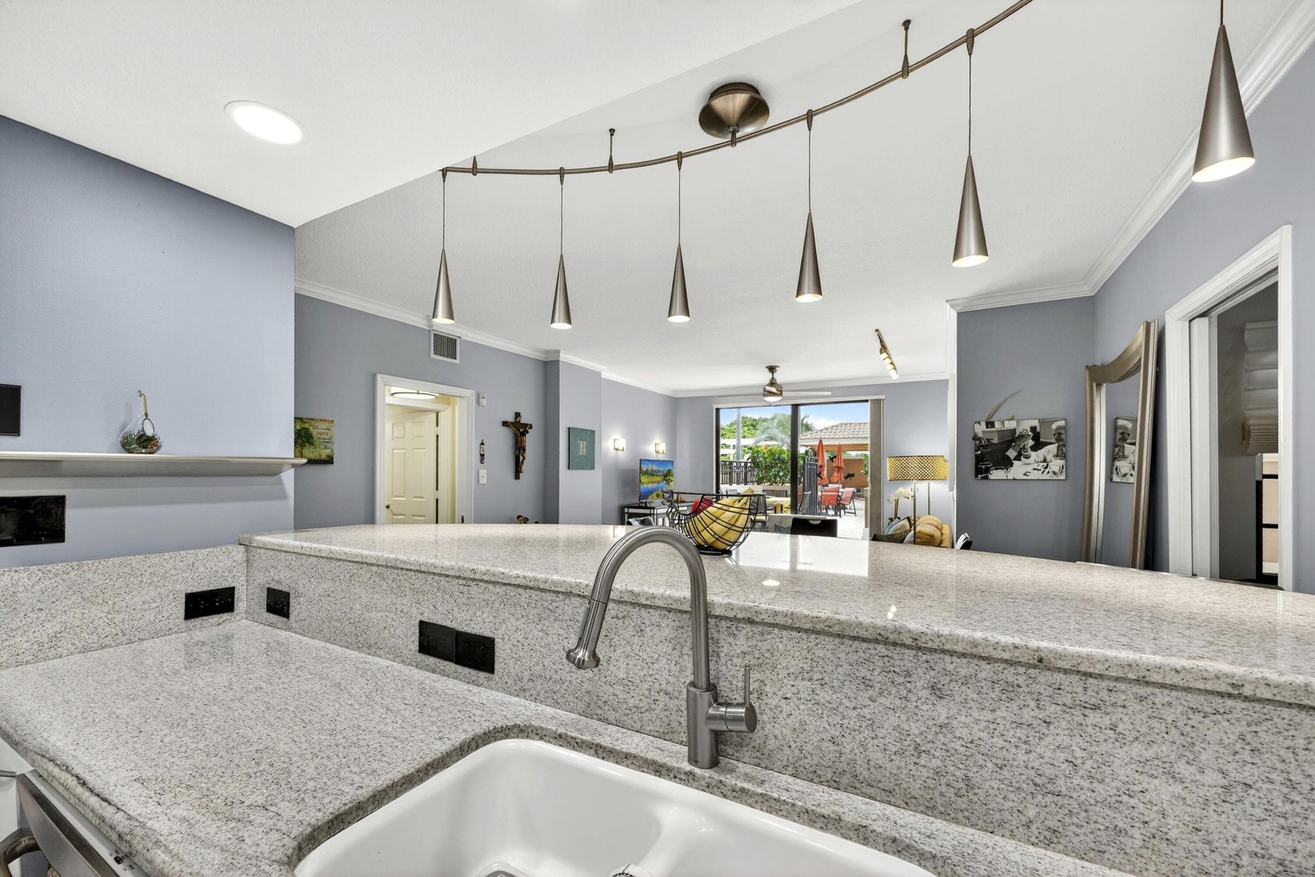 511 Lucerne Avenue, Unit 312, Lake Worth Beach, FL 33460 Photo