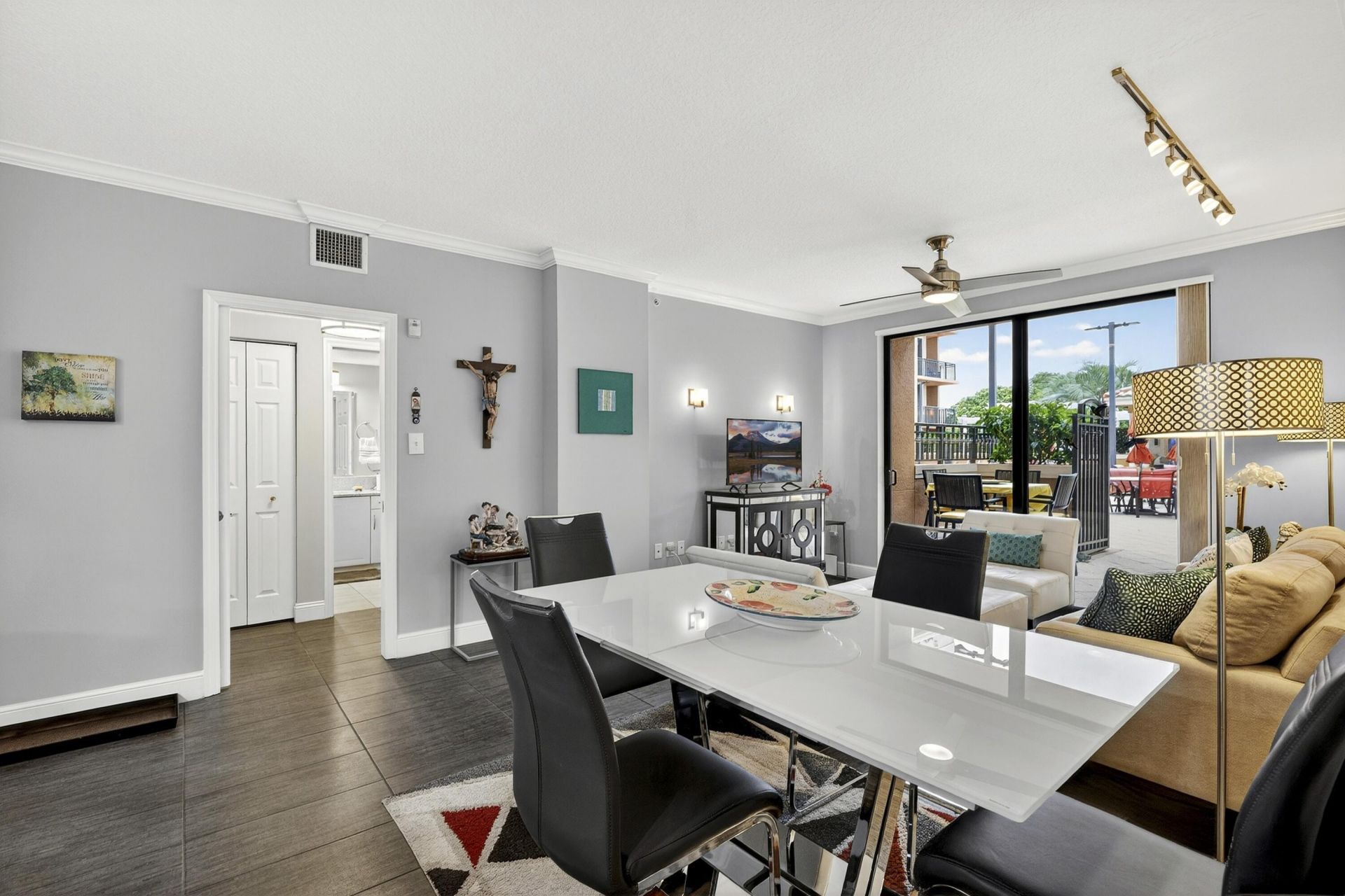 511 Lucerne Avenue, Unit 312, Lake Worth Beach, FL 33460 Photo