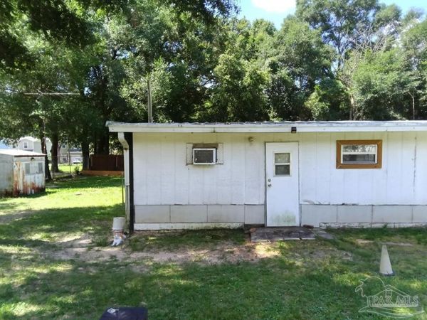 6329 Simpson Dr, Milton, FL 32570