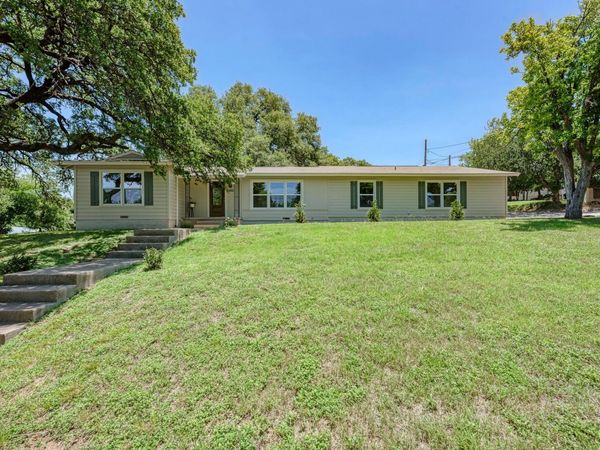 502 W Avenue A , Lampasas, TX 76550