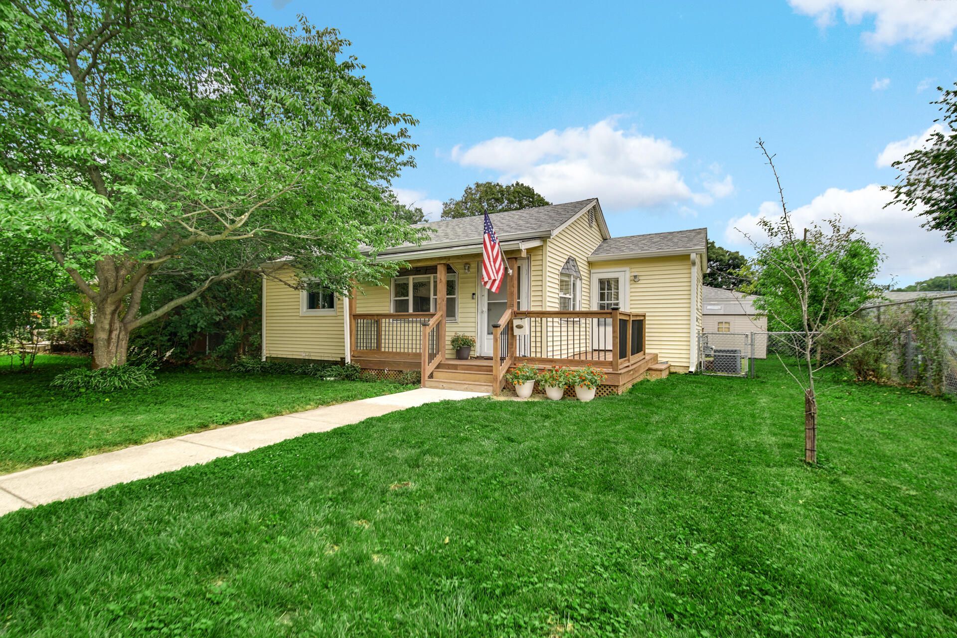 511 S Lawrence Street, Hobart, IN 46342 Main Photo