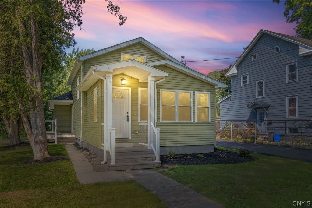 719 Oswego Street, Liverpool, NY 13088 Main Photo