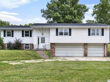 11303 Oakland Drive, Papillion, NE 68133