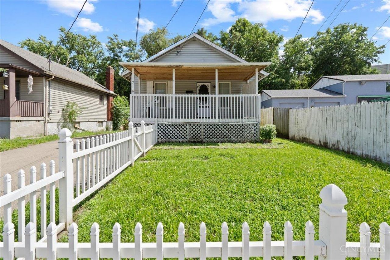 7 De Camp Avenue, Cincinnati, OH 45216 Main Photo