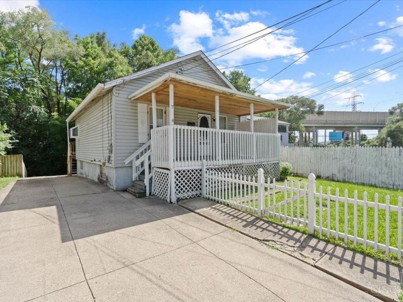 7 De Camp Avenue, Cincinnati, OH 45216 Photo 2