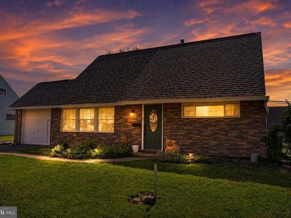 41 CRYSTAL PLACE , LEVITTOWN, PA 19057