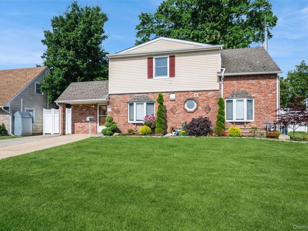14 Tailor Lane, Levittown, NY 11756