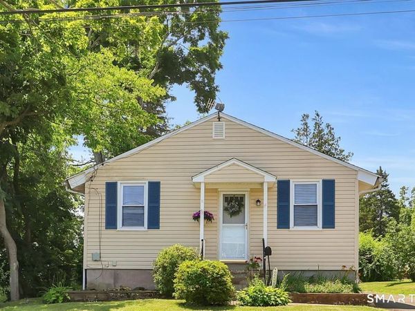 4 Crown, Middletown, CT 06457