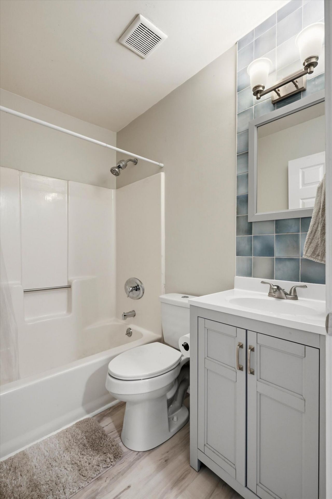 7880 Champion Way Photo 13