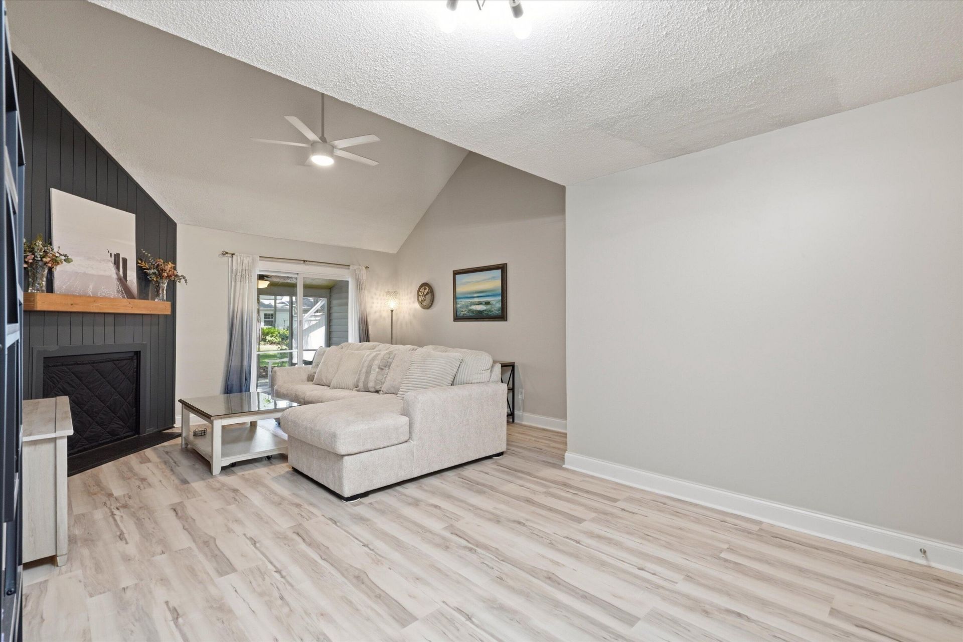 7880 Champion Way Photo 6