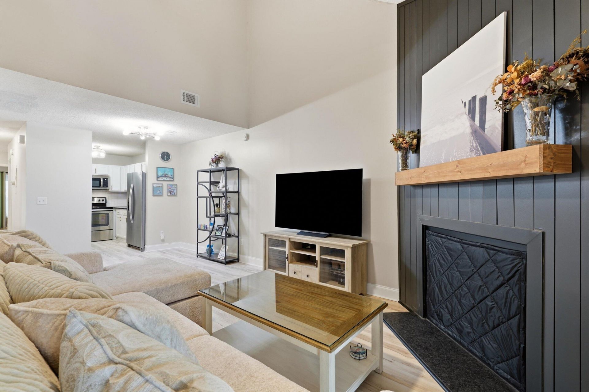 7880 Champion Way Photo 8