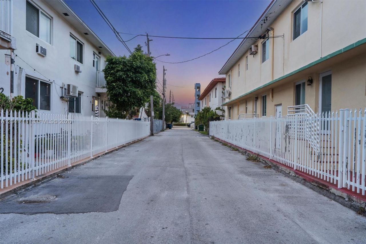 7400 Harding Ave , Unit 20, Miami Beach, FL 33141 Photo
