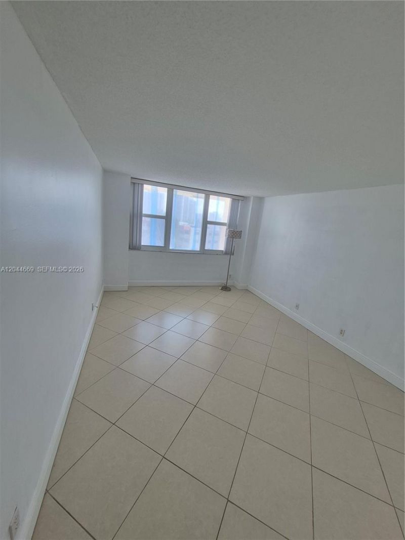 3180 S Ocean Dr, Unit 621, Hallandale Beach, FL 33009 Photo