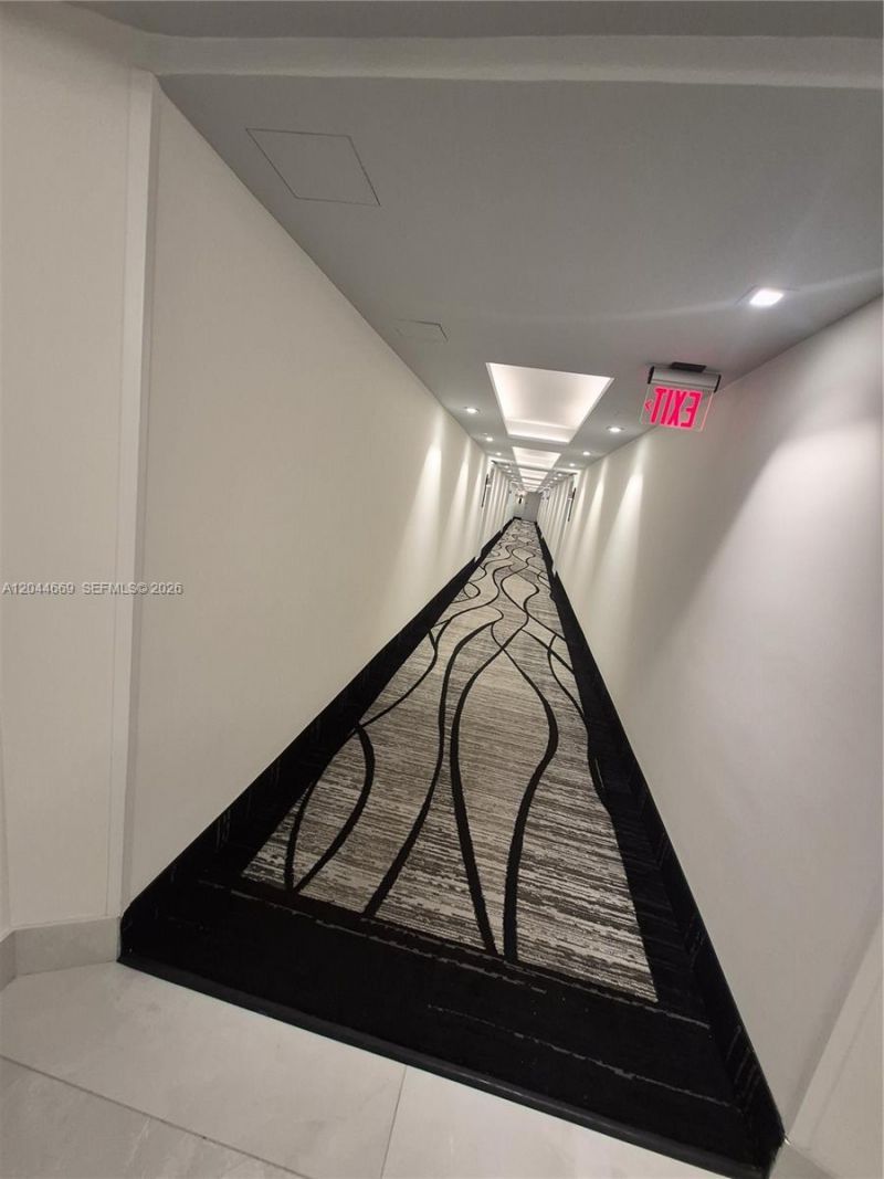 3180 S Ocean Dr, Unit 621, Hallandale Beach, FL 33009 Photo