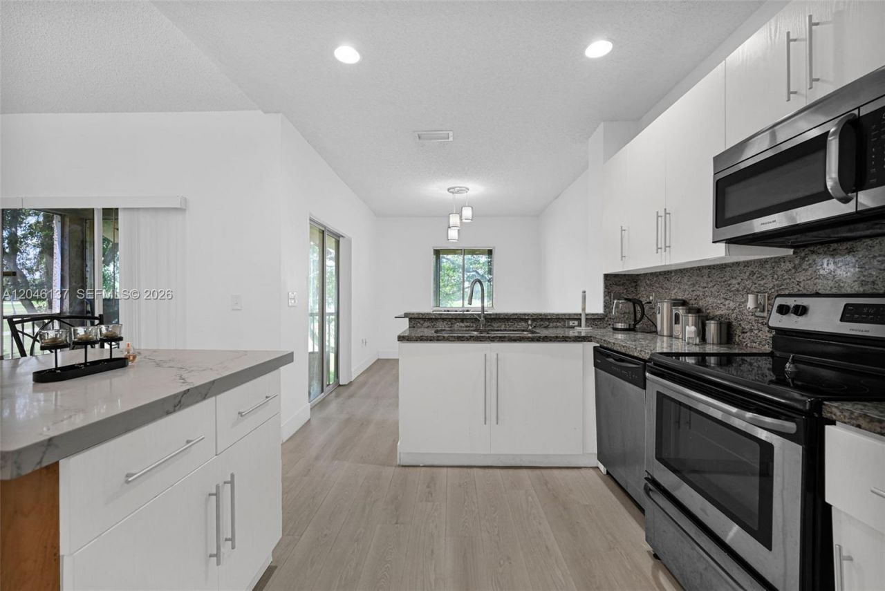 16379 Malibu Dr , Unit 50, Weston, FL 33326 Photo