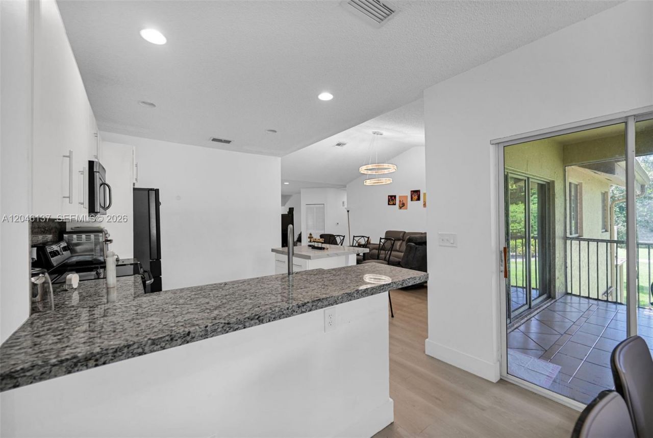 16379 Malibu Dr , Unit 50, Weston, FL 33326 Photo
