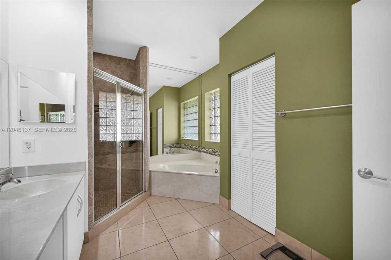 16379 Malibu Dr , Unit 50, Weston, FL 33326 Photo