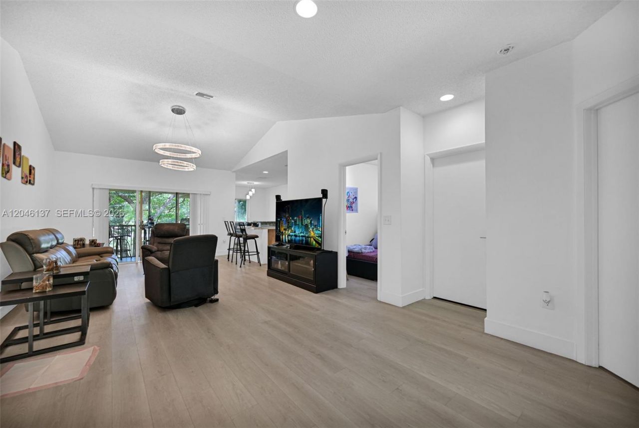 16379 Malibu Dr , Unit 50, Weston, FL 33326 Photo