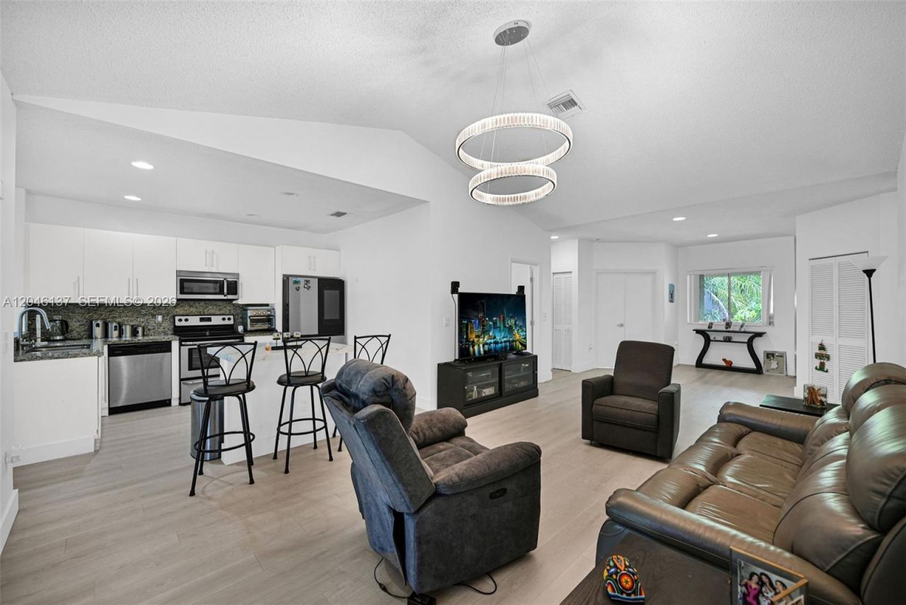 16379 Malibu Dr , Unit 50, Weston, FL 33326 Photo