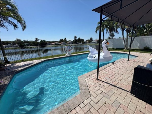 4943 SW 33rd Way , Hollywood, FL 33312
