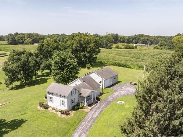 18907 Grange Hall Road , Brighton, IL 62012