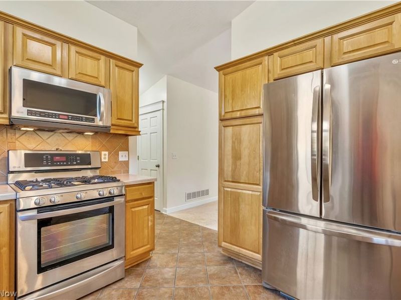 545 E Maple Street, Hartville, OH 44632 Photo 10