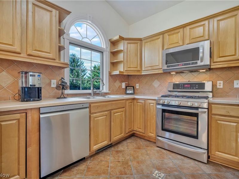 545 E Maple Street, Hartville, OH 44632 Photo 11