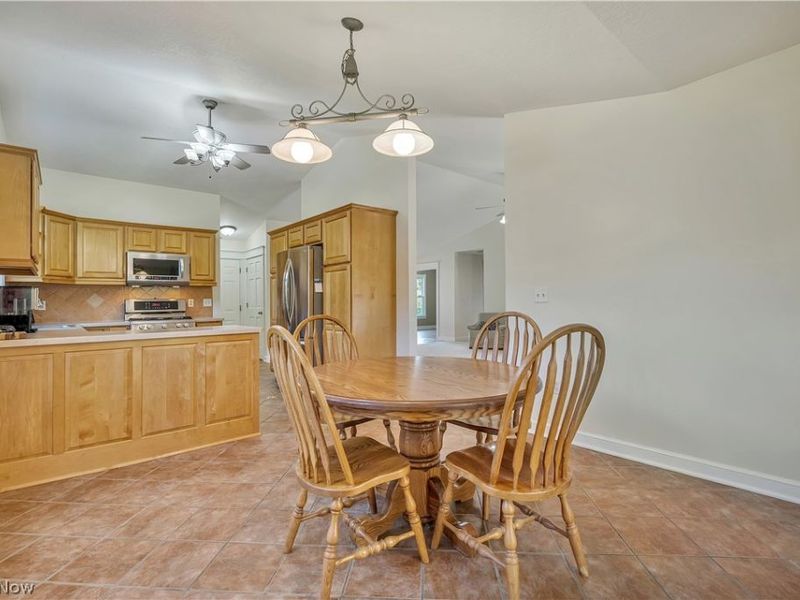 545 E Maple Street, Hartville, OH 44632 Photo 13