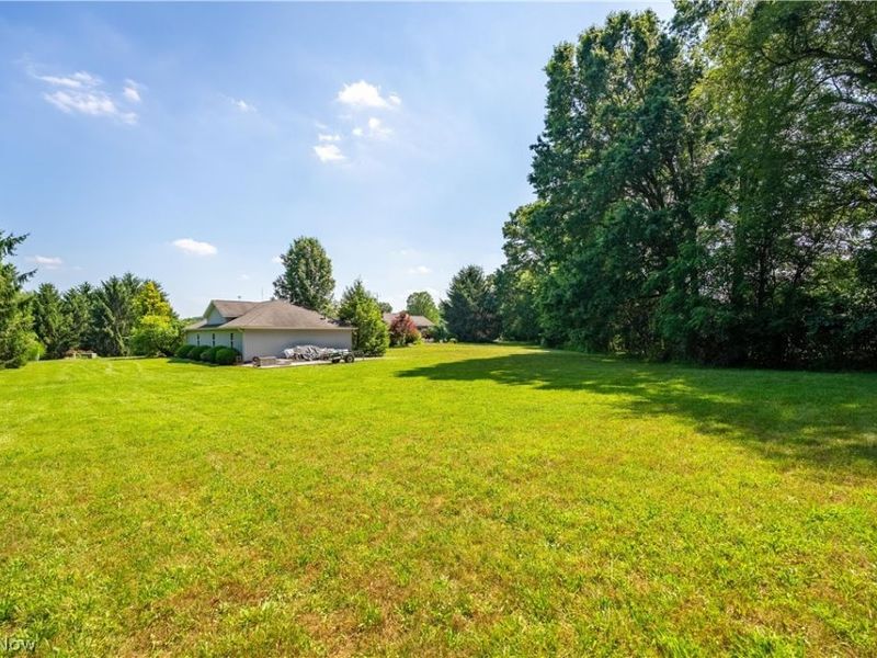545 E Maple Street, Hartville, OH 44632 Photo 38