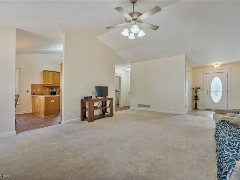 545 E Maple Street, Hartville, OH 44632 Photo 7
