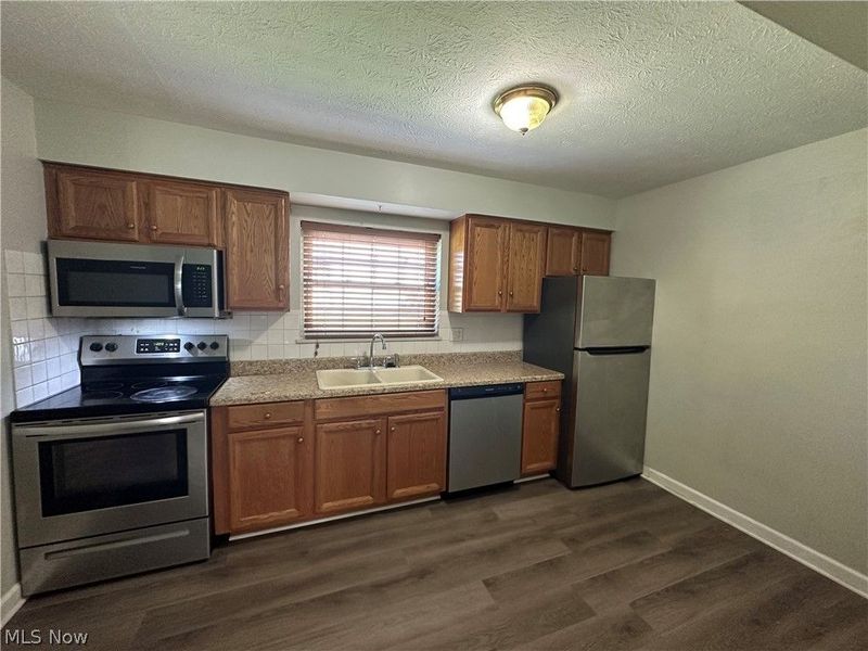 31624 N Marginal Drive, Unit D, Willowick, OH 44095 Photo 3