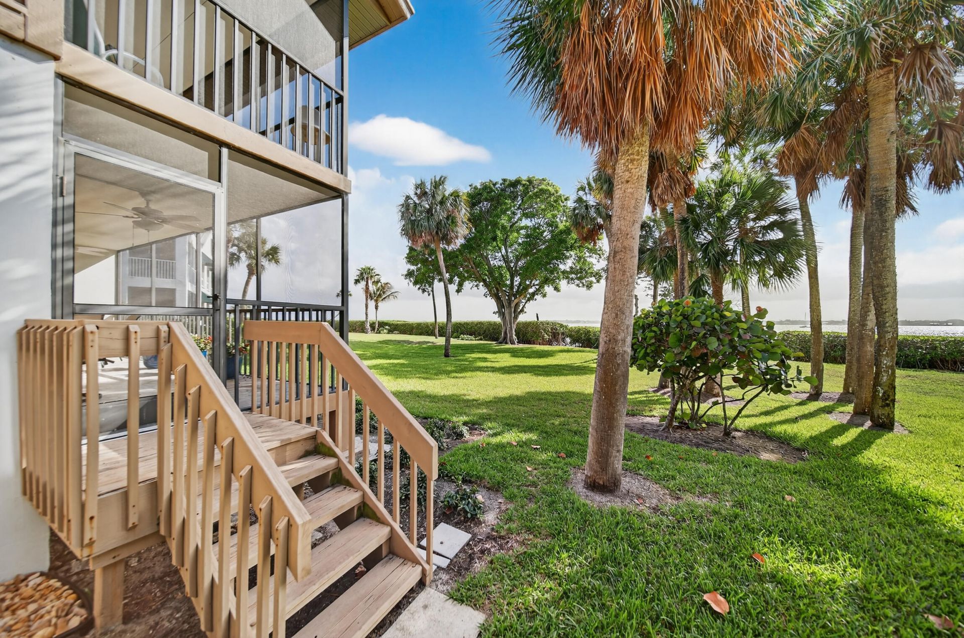218 NE Edgewater Drive, Hutchinson Island, FL 34996 Photo