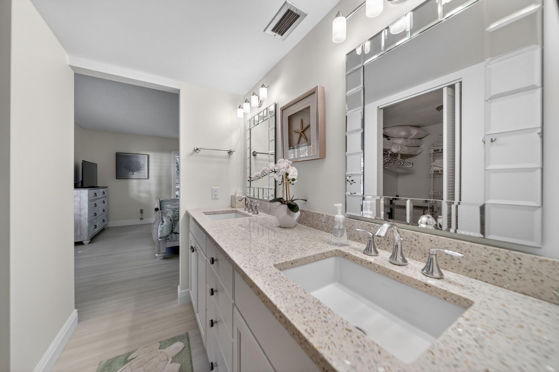218 NE Edgewater Drive, Hutchinson Island, FL 34996 Photo
