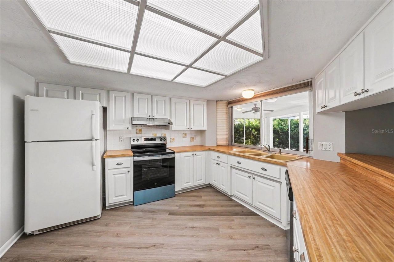 209 15th Street , Palm Harbor, FL 34683 Photo