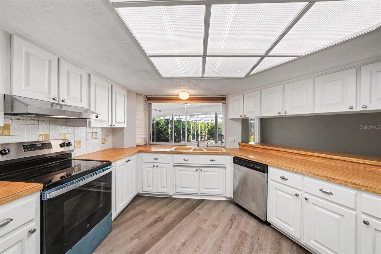 209 15th Street , Palm Harbor, FL 34683 Photo