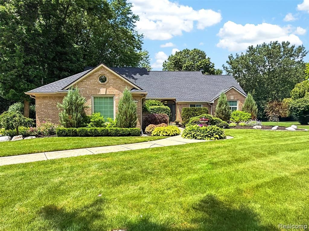 6713 Aurora Drive, Troy, MI 48098 Main Photo