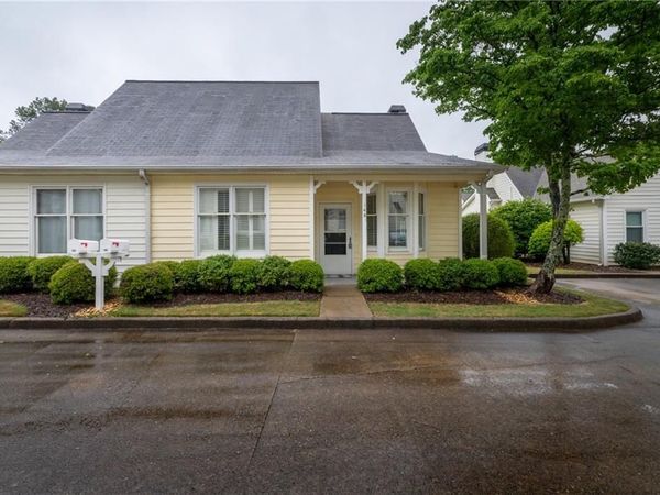 145 Victoria Way , Roswell, GA 30075