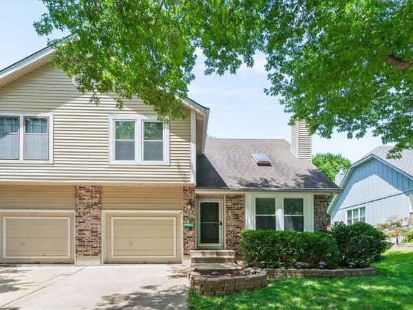 11808 Oakmont Street, Overland Park, KS 66210