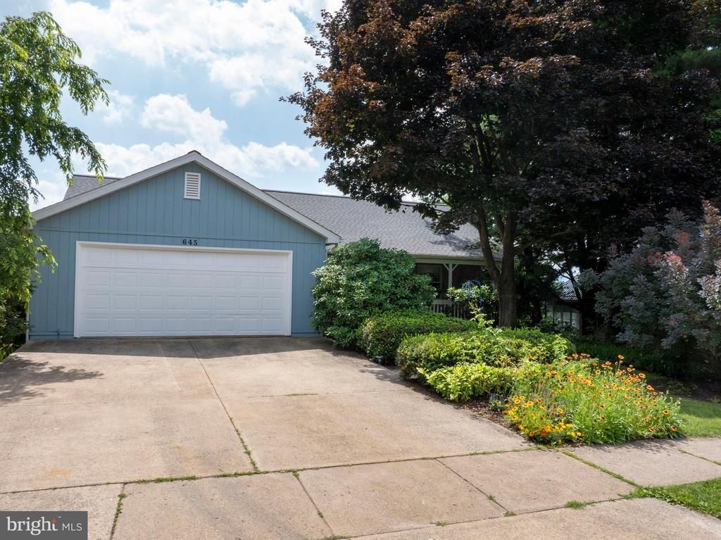 645 BERKSHIRE DRIVE , STATE COLLEGE, PA 16803