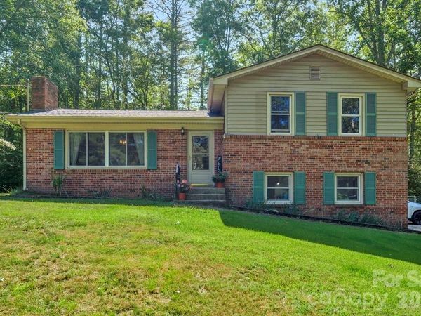 1199 Deer Park Lake Road, Spruce Pine, NC 28777