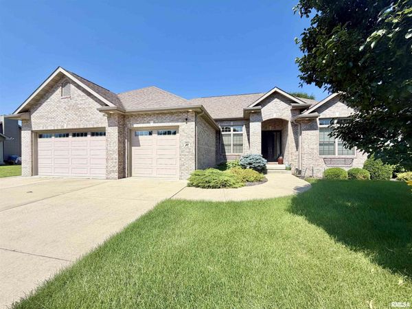 1805 Blue Stone Drive, Springfield, IL 62704