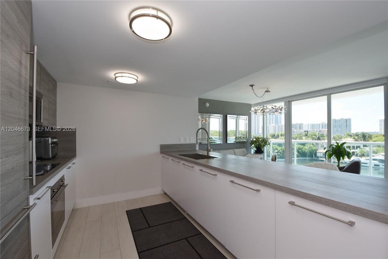 400 Sunny Isles Blvd , Unit 521, Sunny Isles Beach, FL 33160 Photo