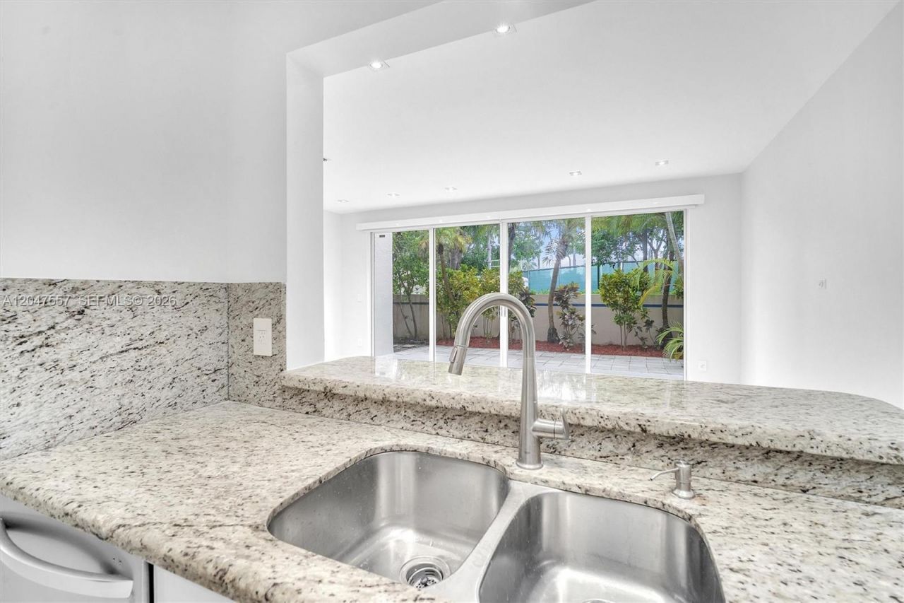 21391 Marina Cove Cir , Unit 14-K, Aventura, FL 33180 Photo