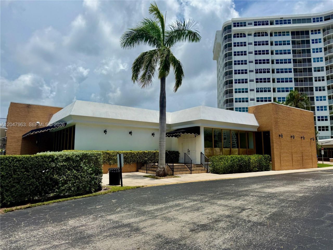 100 Golden Isles Dr, Unit 901, Hallandale Beach, FL 33009 Photo