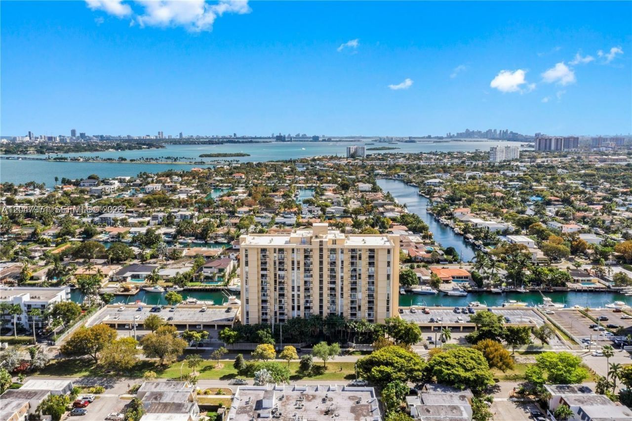 2350 NE 135th St , Unit 403, North Miami, FL 33181 Photo