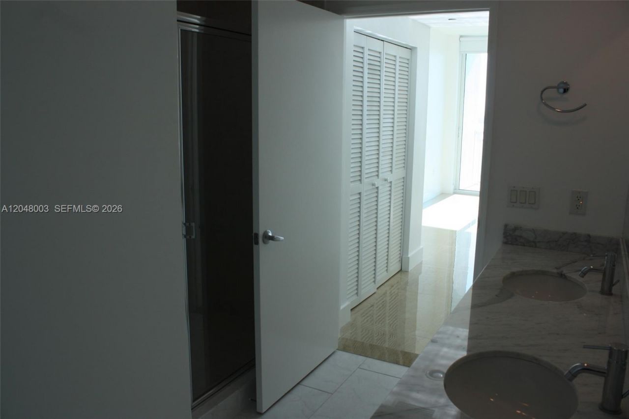 951 Brickell Ave , Unit 4006, Miami, FL 33131 Photo