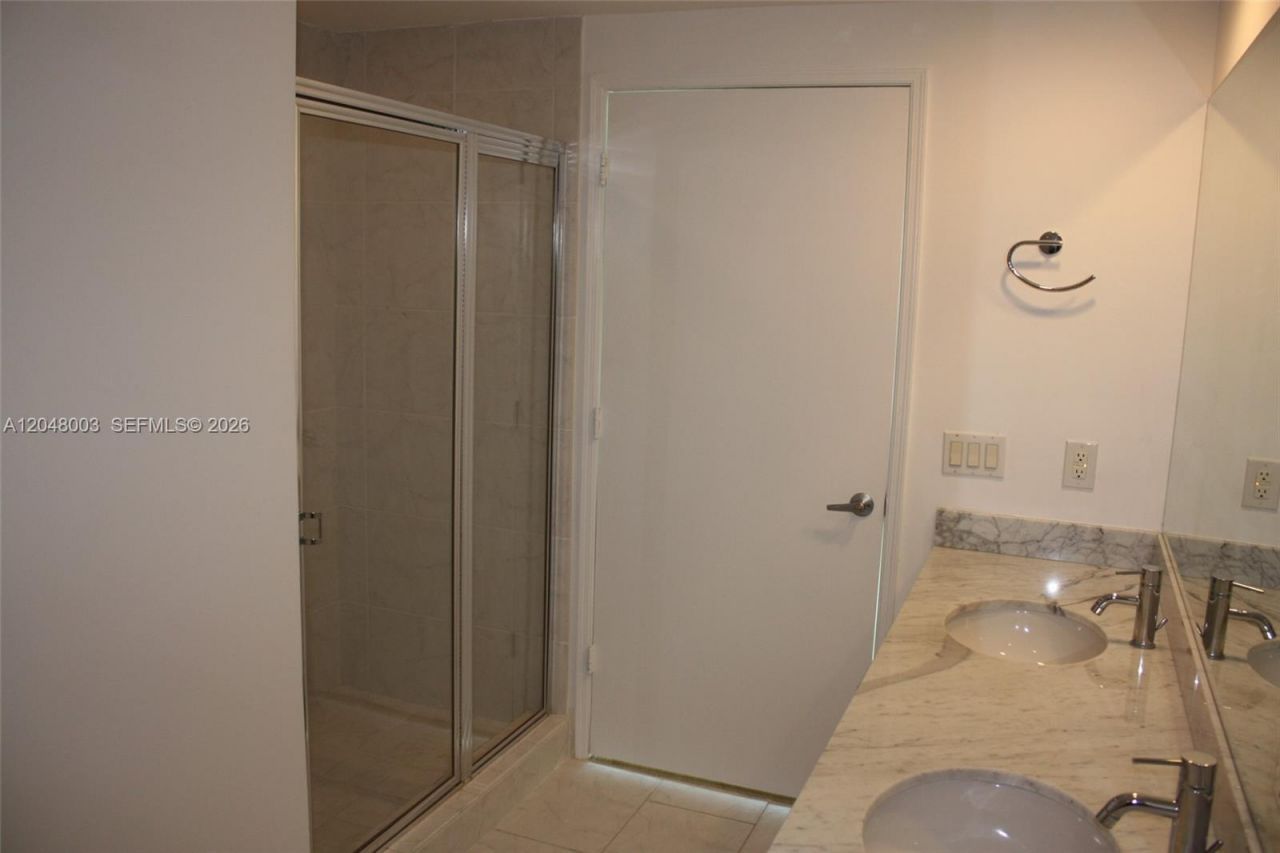 951 Brickell Ave , Unit 4006, Miami, FL 33131 Photo
