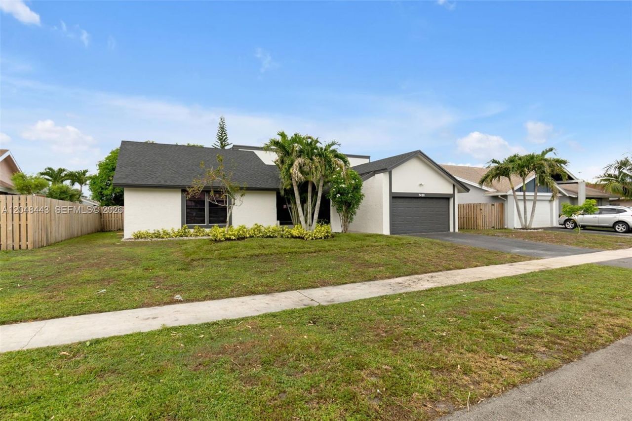 7428 NW 49th Ct , Lauderhill, FL 33319 Photo