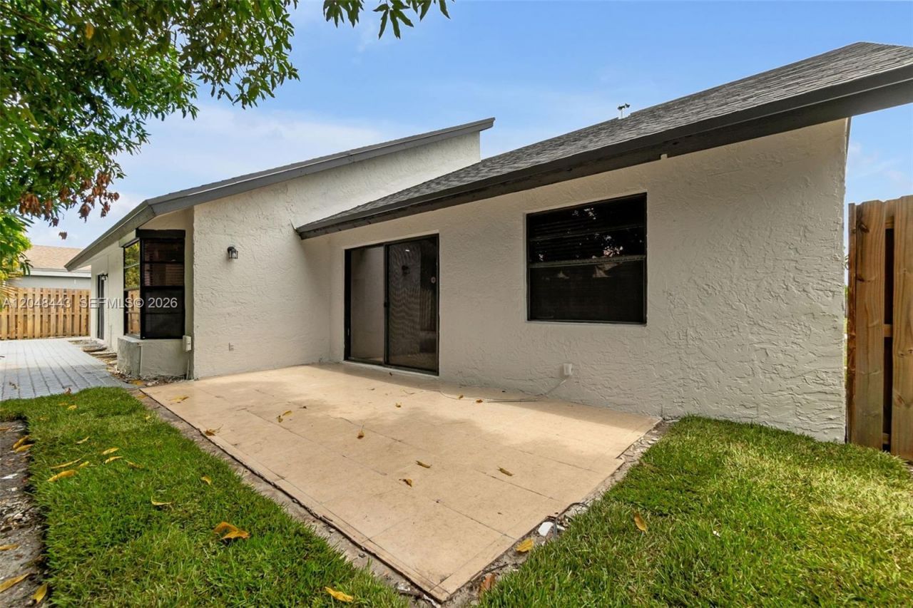 7428 NW 49th Ct , Lauderhill, FL 33319 Photo